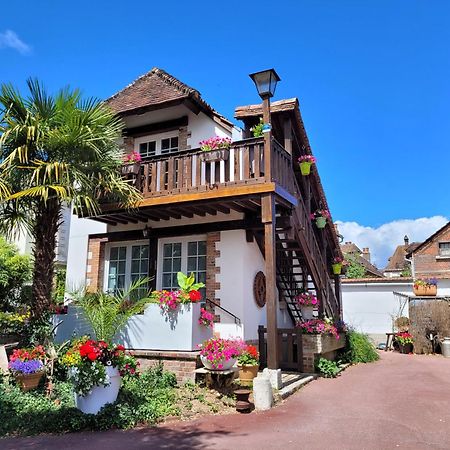 Gite Le Balcon Flaubert Forges-les-Eaux Exterior photo