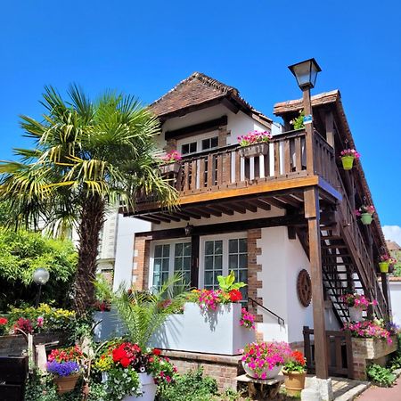 Gite Le Balcon Flaubert Forges-les-Eaux Exterior photo