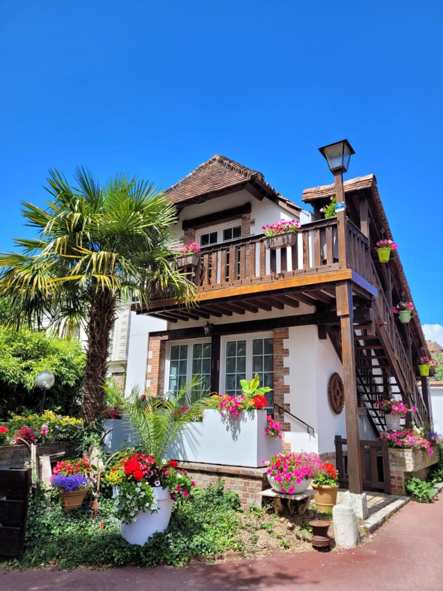 Gite Le Balcon Flaubert Forges-les-Eaux Exterior photo